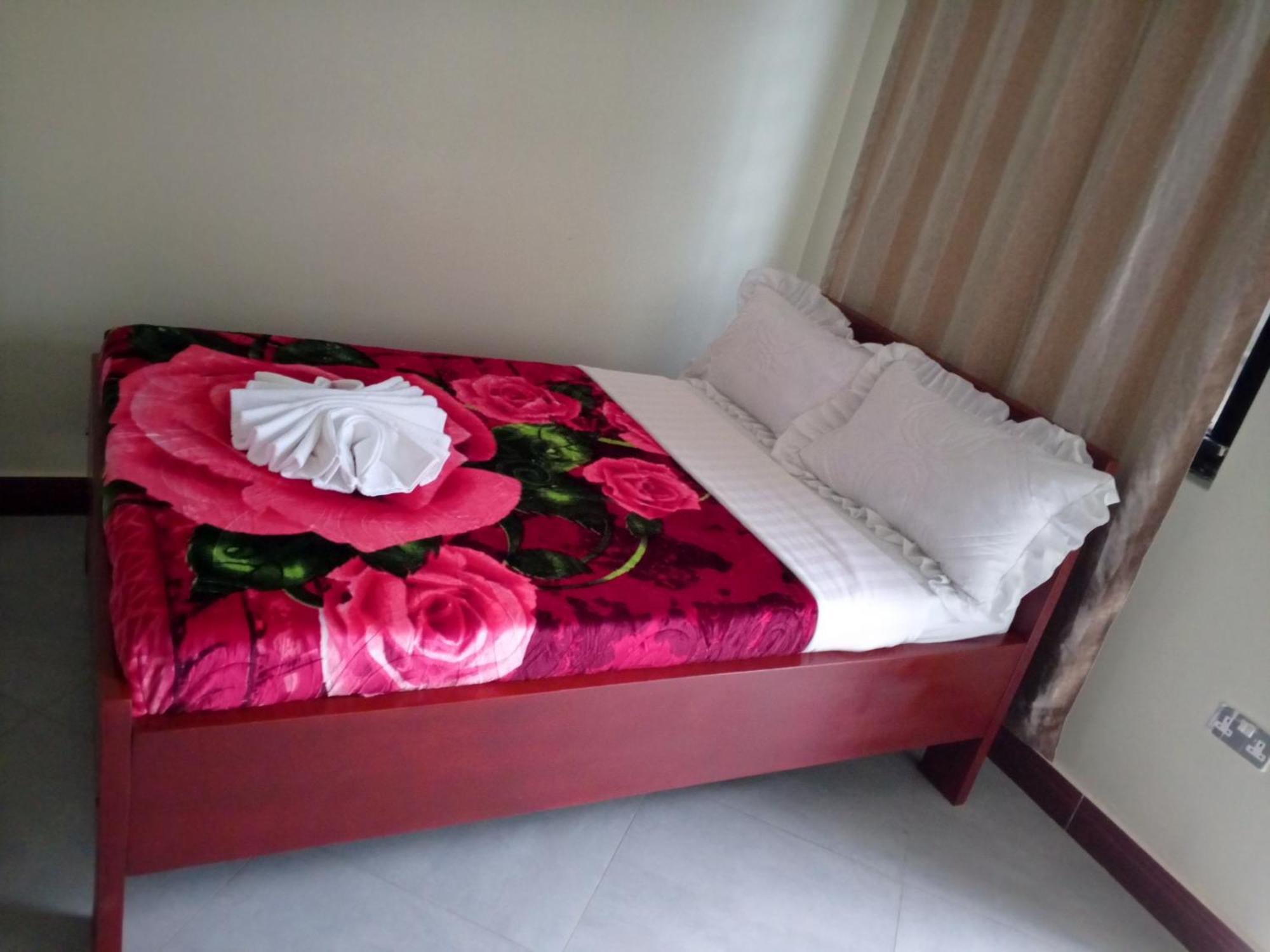 Extreme Haven Guest House Fort Portal Exterior foto