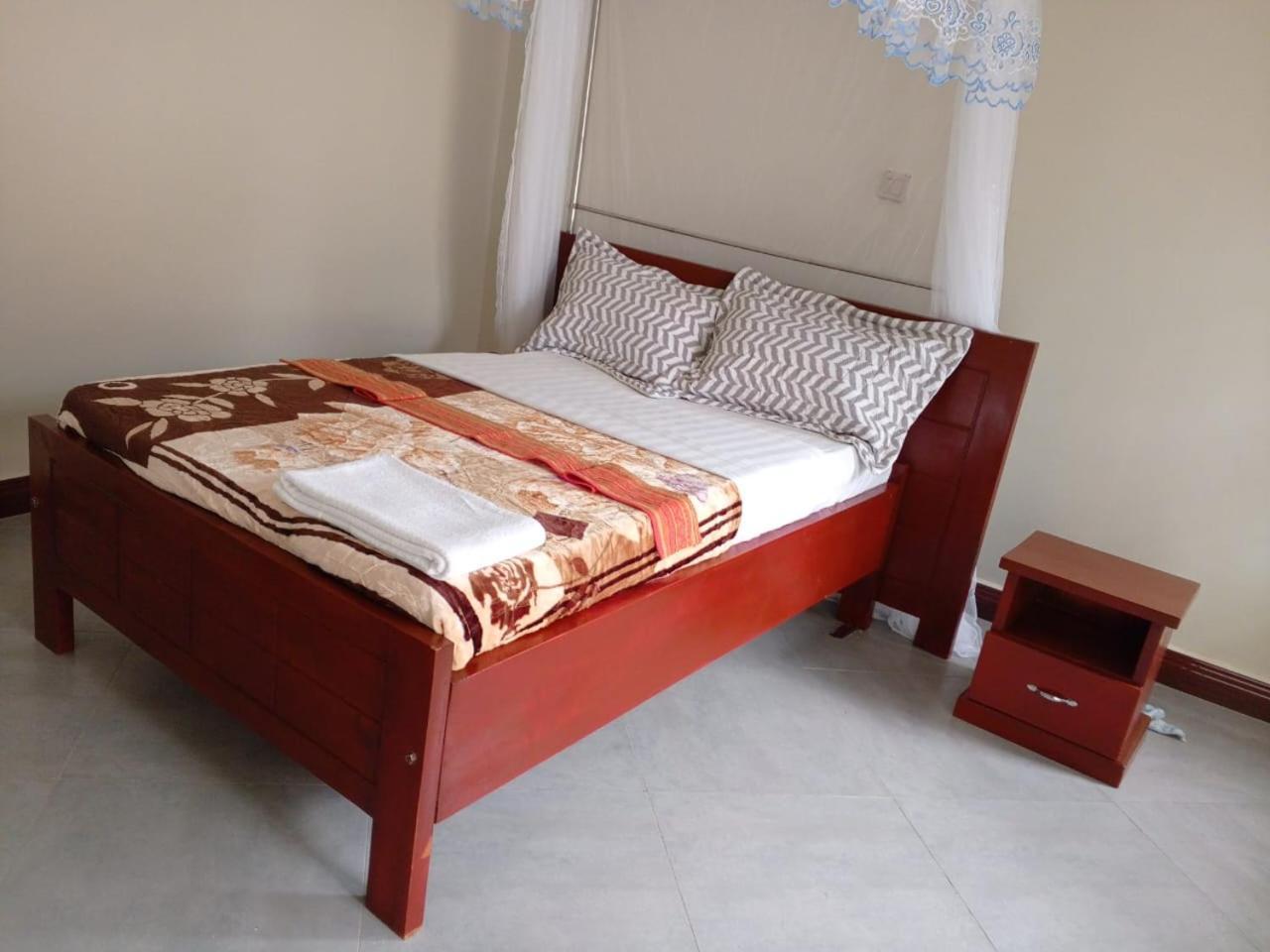 Extreme Haven Guest House Fort Portal Exterior foto