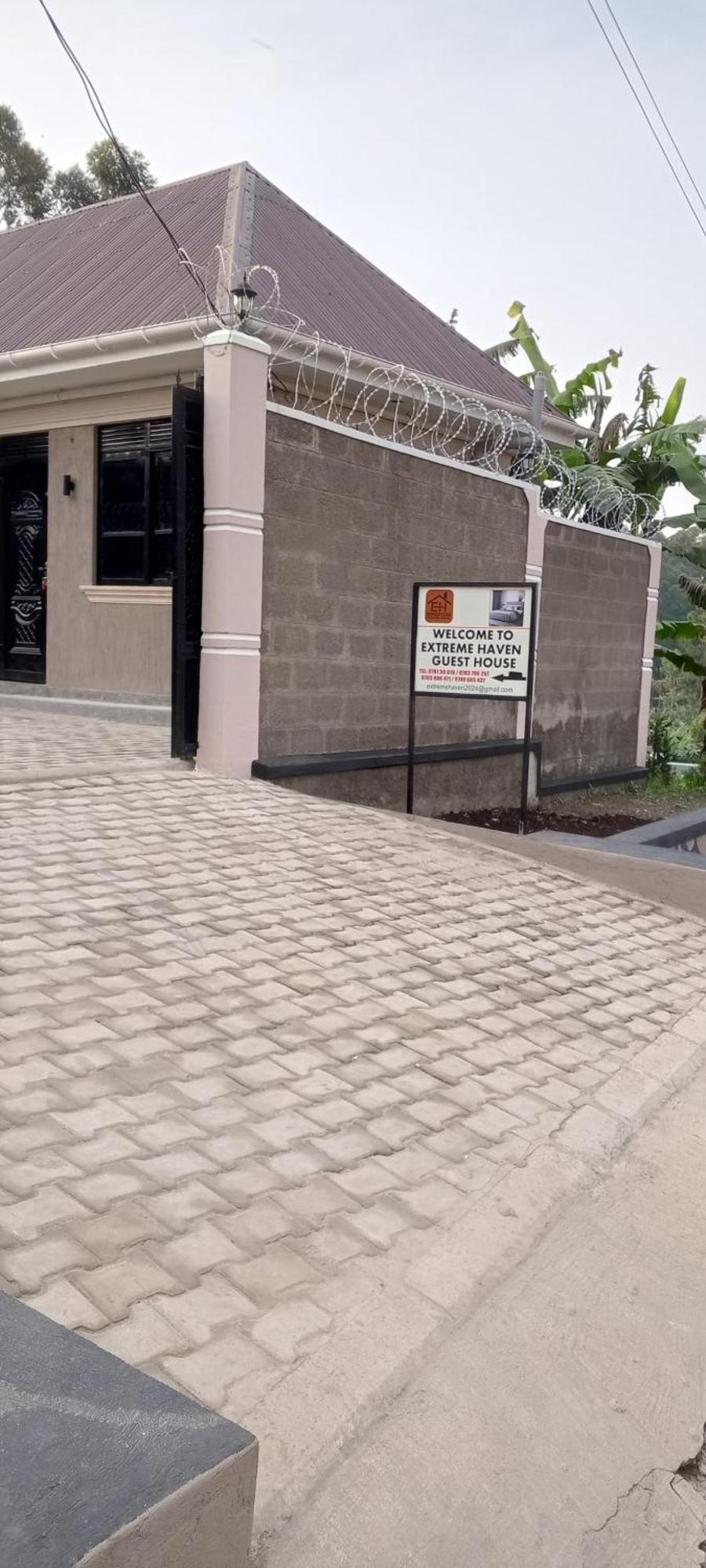 Extreme Haven Guest House Fort Portal Exterior foto